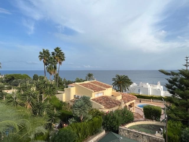 4 bedroom Villa for sale in Calpe / Calp with pool garage - € 999,999 (Ref: 7935266)