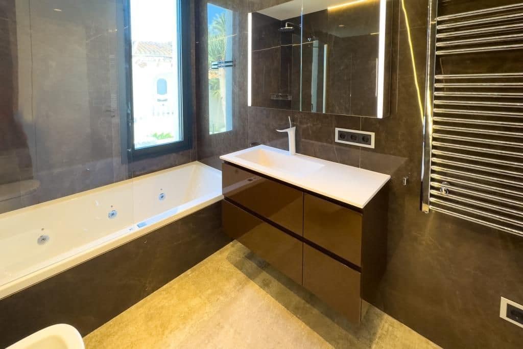 4 soverom Villa til salgs i Calpe / Calp med svømmebasseng garasje - € 2 850 000 (Ref: 7935296)