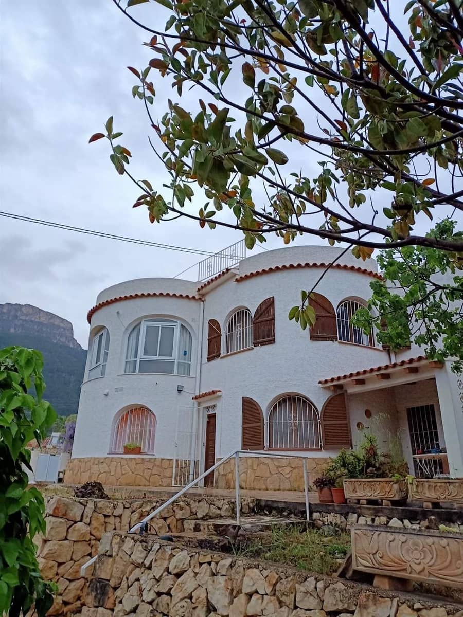 5 makuuhuone Huvila myytävänä paikassa Calpe / Calp mukana uima-altaan 
autotalli - 1 249 900 € (Ref: 7935304)