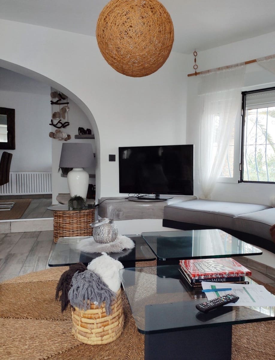 6 bedroom Villa for sale in Calpe / Calp with pool garage - € 845,000 (Ref: 7935338)