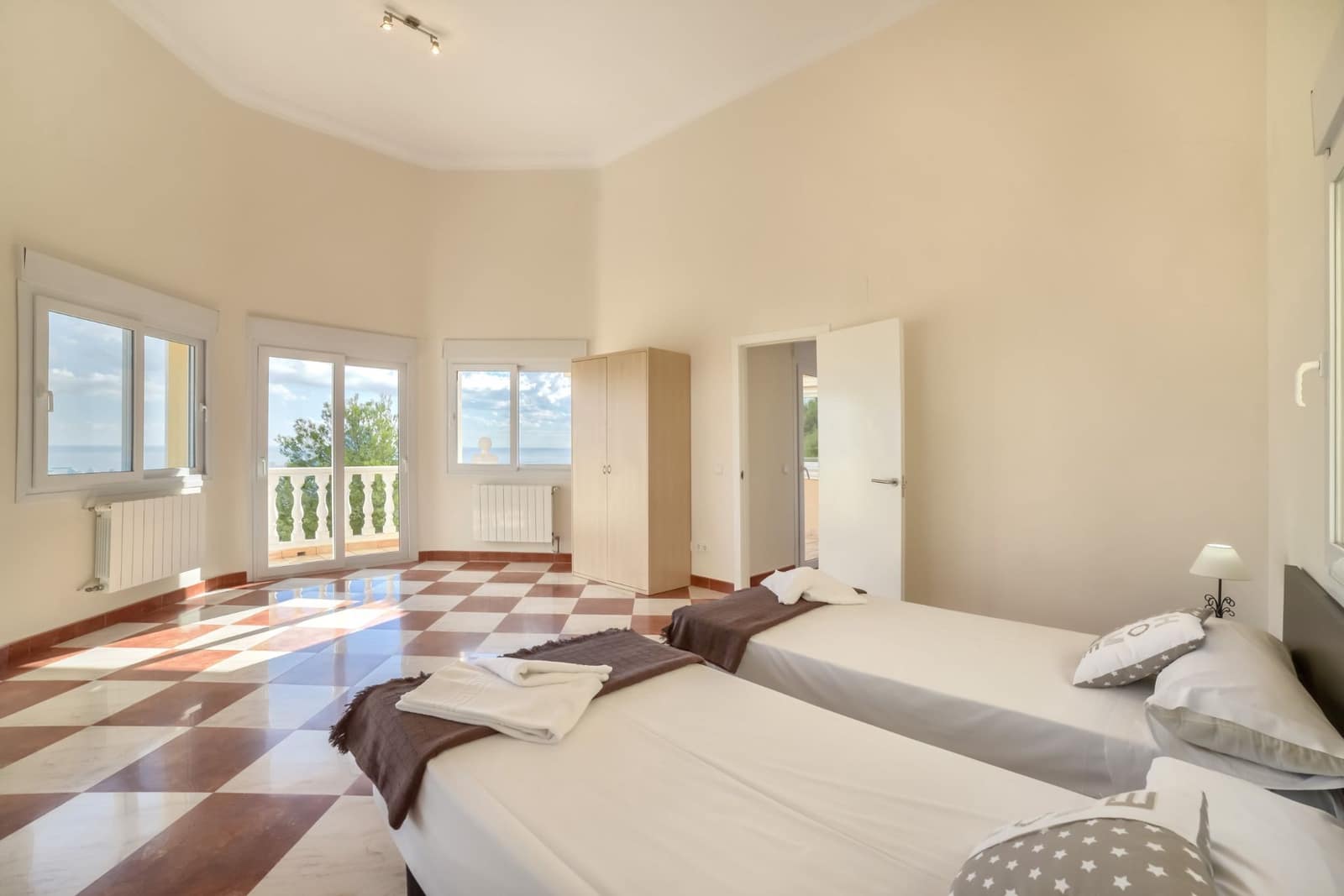 Chalet de 3 habitaciones en Calpe / Calp en venta con piscina - 695.000 € (Ref: 7935355)