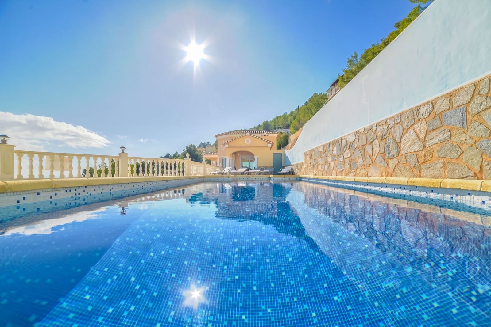 Chalet de 3 habitaciones en Calpe / Calp en venta con piscina - 695.000 € (Ref: 7935355)