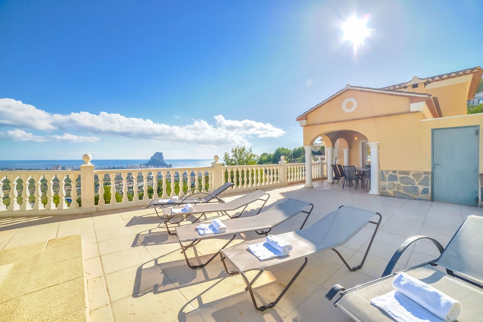 Chalet de 3 habitaciones en Calpe / Calp en venta con piscina - 695.000 € (Ref: 7935355)