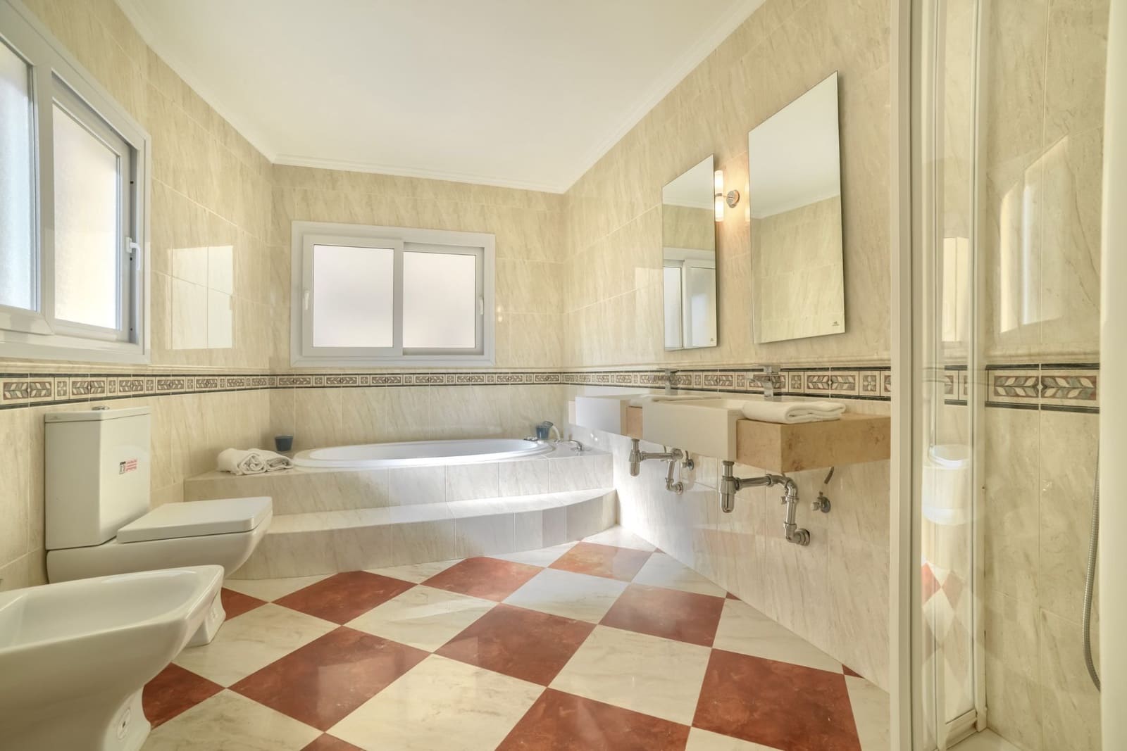 Chalet de 3 habitaciones en Calpe / Calp en venta con piscina - 695.000 € (Ref: 7935355)