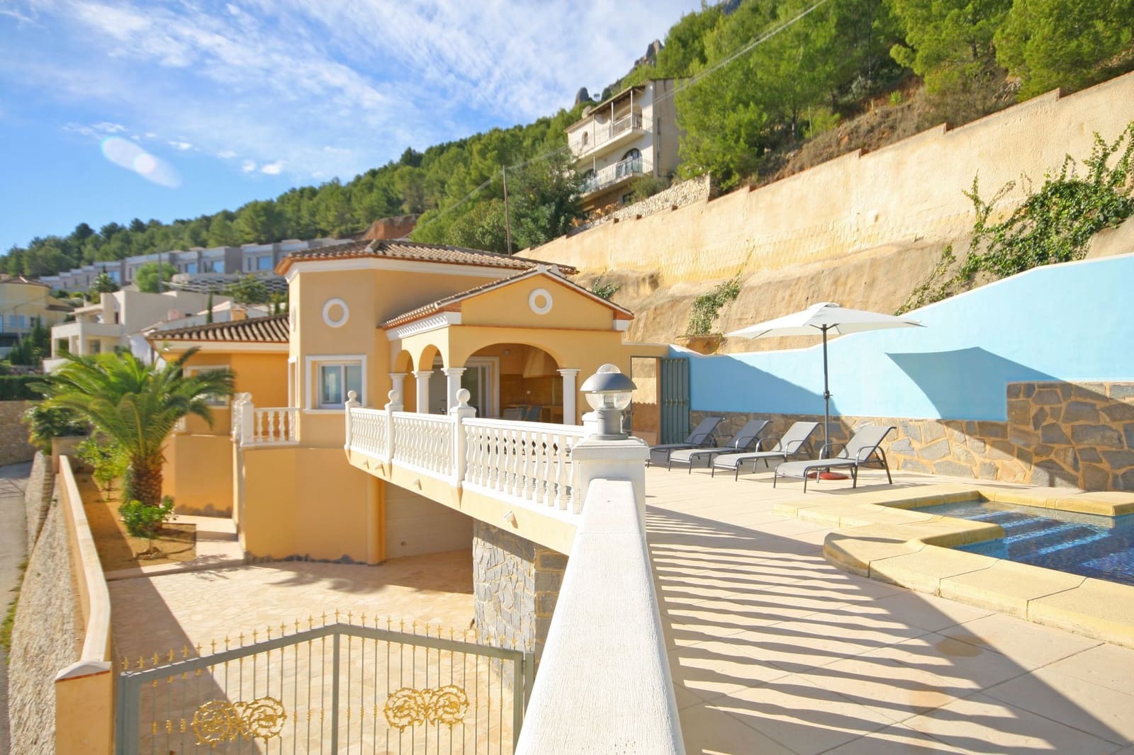 Chalet de 3 habitaciones en Calpe / Calp en venta con piscina - 695.000 € (Ref: 7935355)