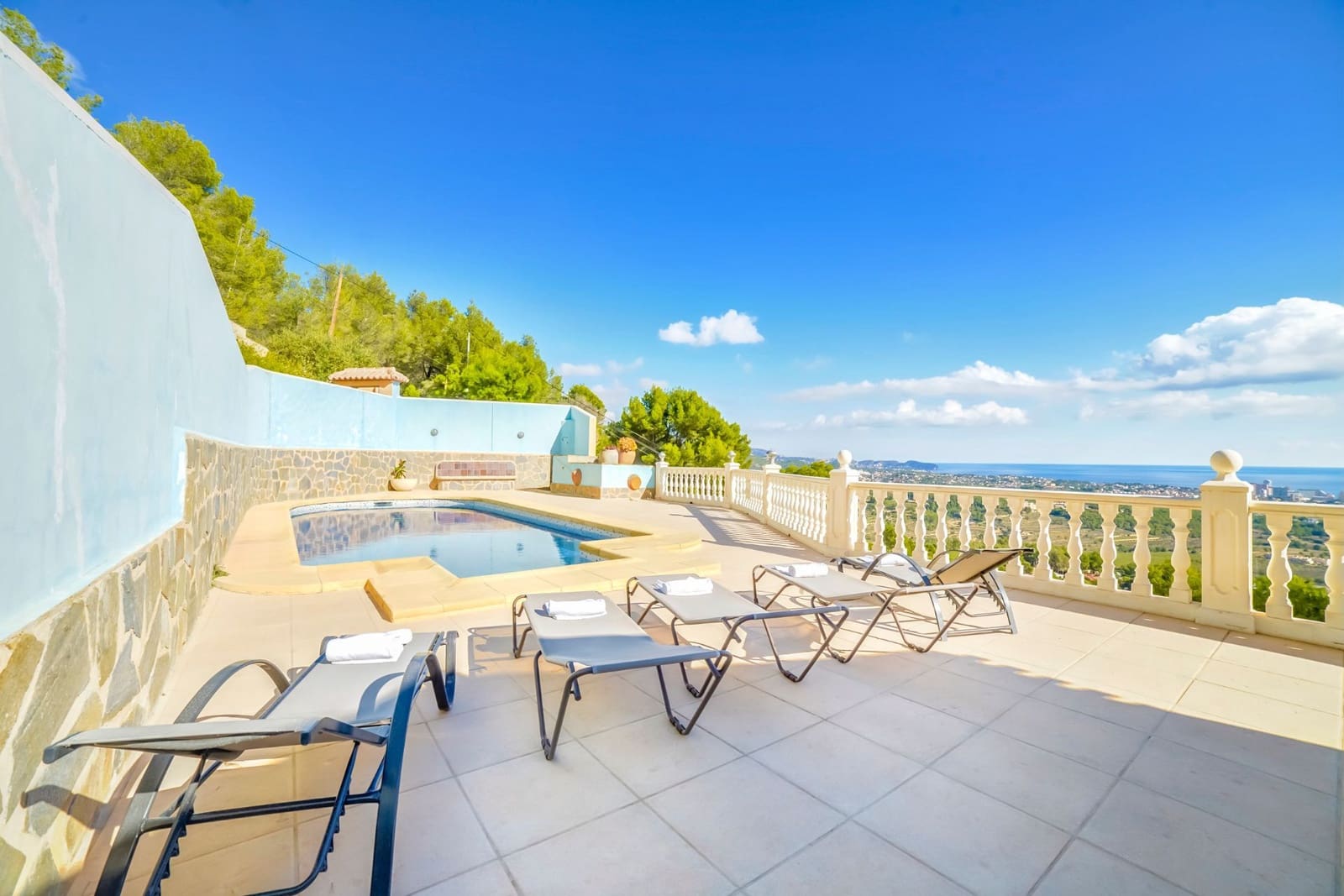 Chalet de 3 habitaciones en Calpe / Calp en venta con piscina - 695.000 € (Ref: 7935355)