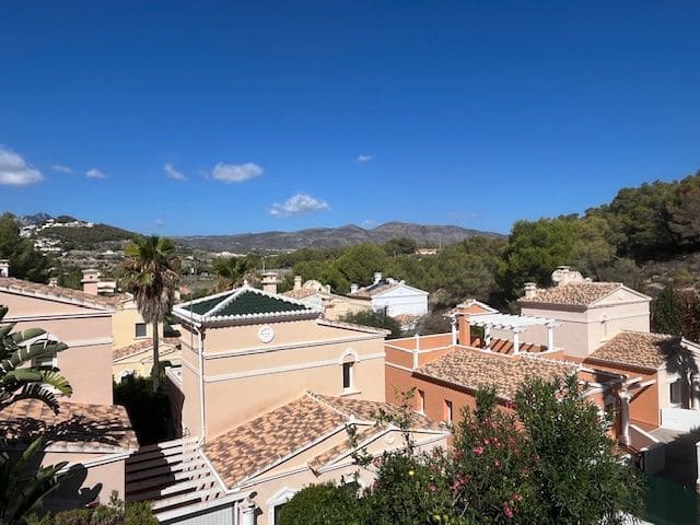 3 soverom Bungalow til salgs i Calpe / Calp med svømmebasseng garasje - € 475 000 (Ref: 8514217)