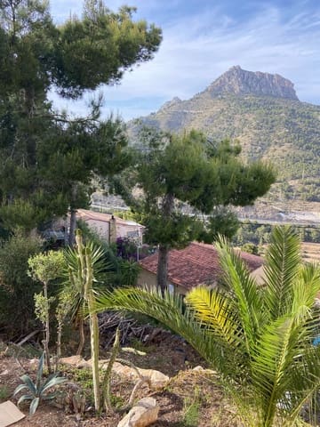 4 bedroom Villa for sale in Maryvilla, Calpe / Calp with pool garage - € 498,000 (Ref: 8601324)