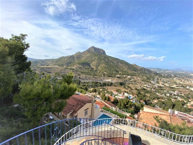 4 bedroom Villa for sale in Maryvilla, Calpe / Calp with pool garage - € 498,000 (Ref: 8601324)