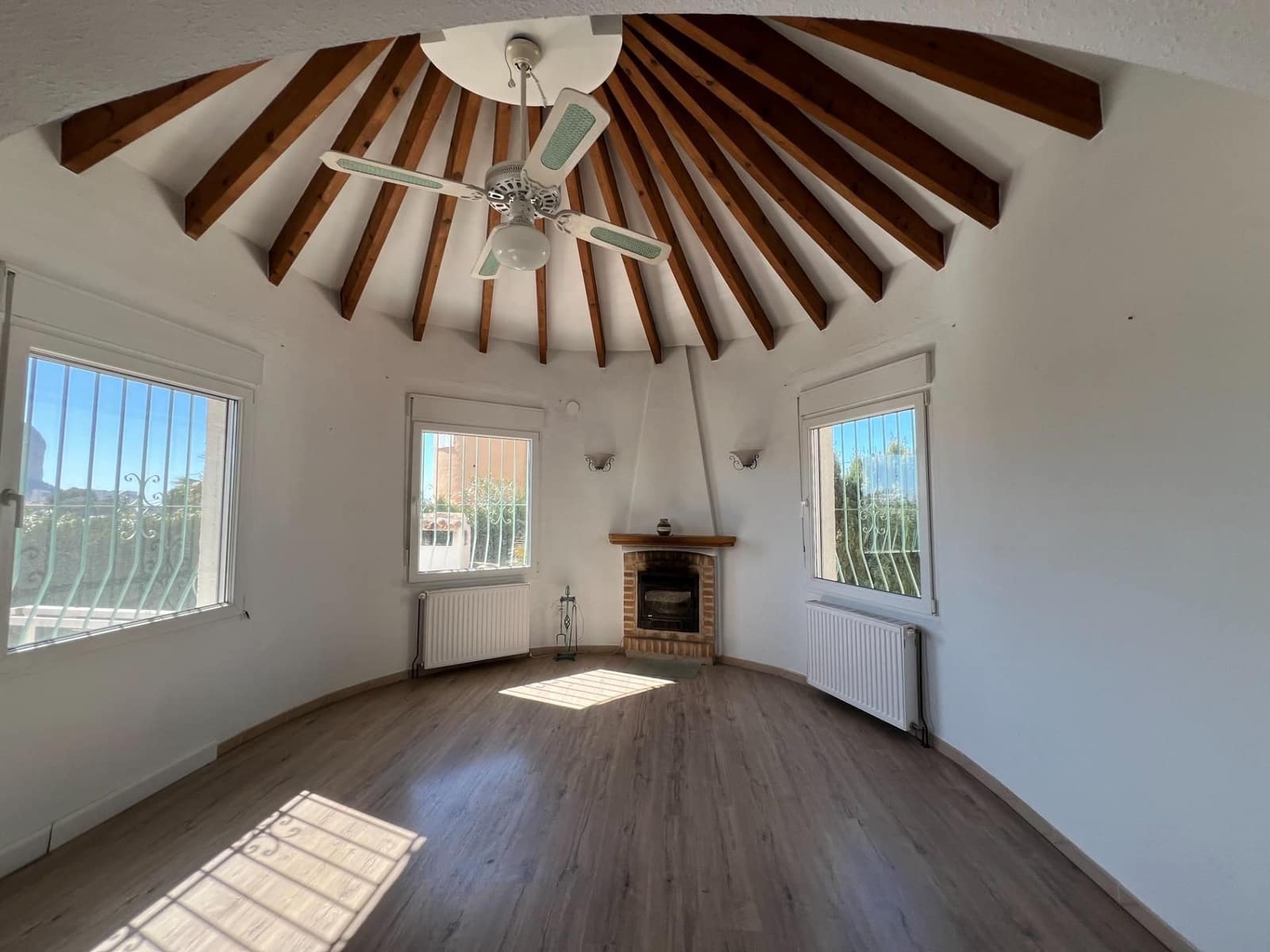 2 bedroom Villa for sale in Calpe / Calp - € 448,000 (Ref: 8907195)