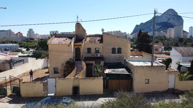 6 bedroom Villa for sale in Calpe / Calp with pool garage - € 450,000 (Ref: 8985408)