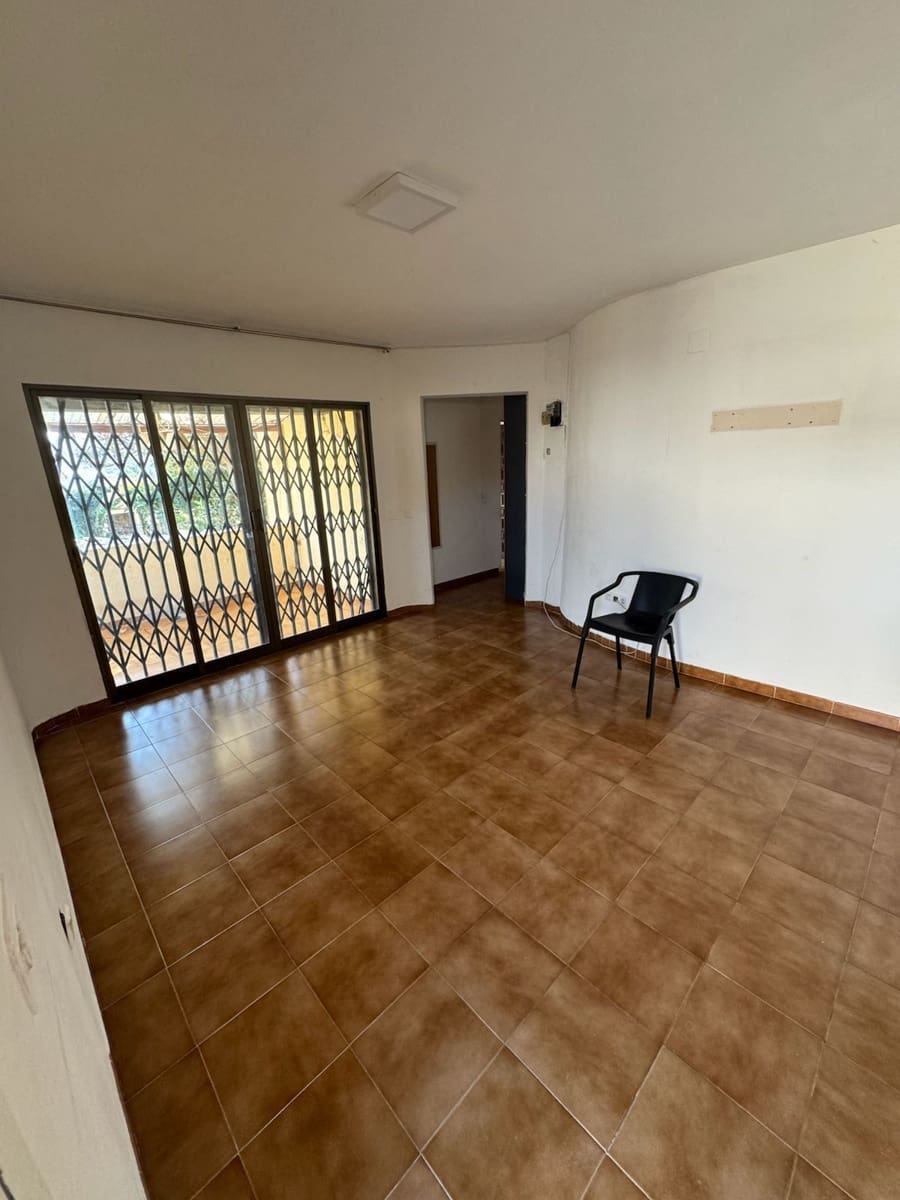 6 bedroom Villa for sale in Calpe / Calp with pool garage - € 450,000 (Ref: 8985408)