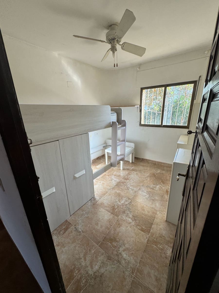 6 bedroom Villa for sale in Calpe / Calp with pool garage - € 450,000 (Ref: 8985408)