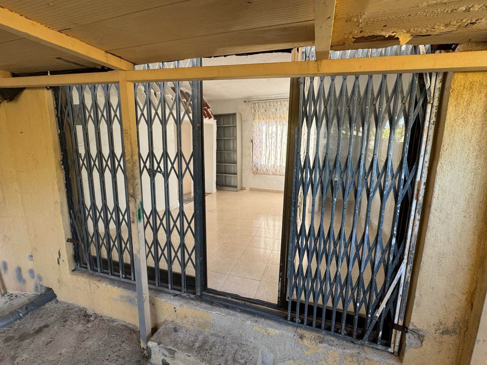 6 bedroom Villa for sale in Calpe / Calp with pool garage - € 450,000 (Ref: 8985408)