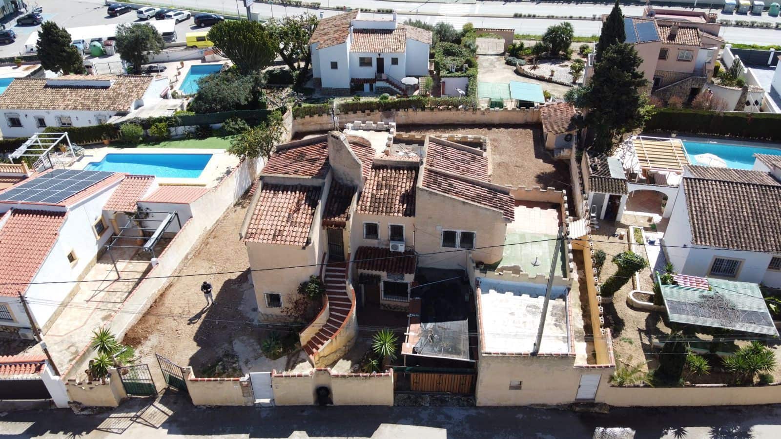 6 bedroom Villa for sale in Calpe / Calp with pool garage - € 450,000 (Ref: 8985408)