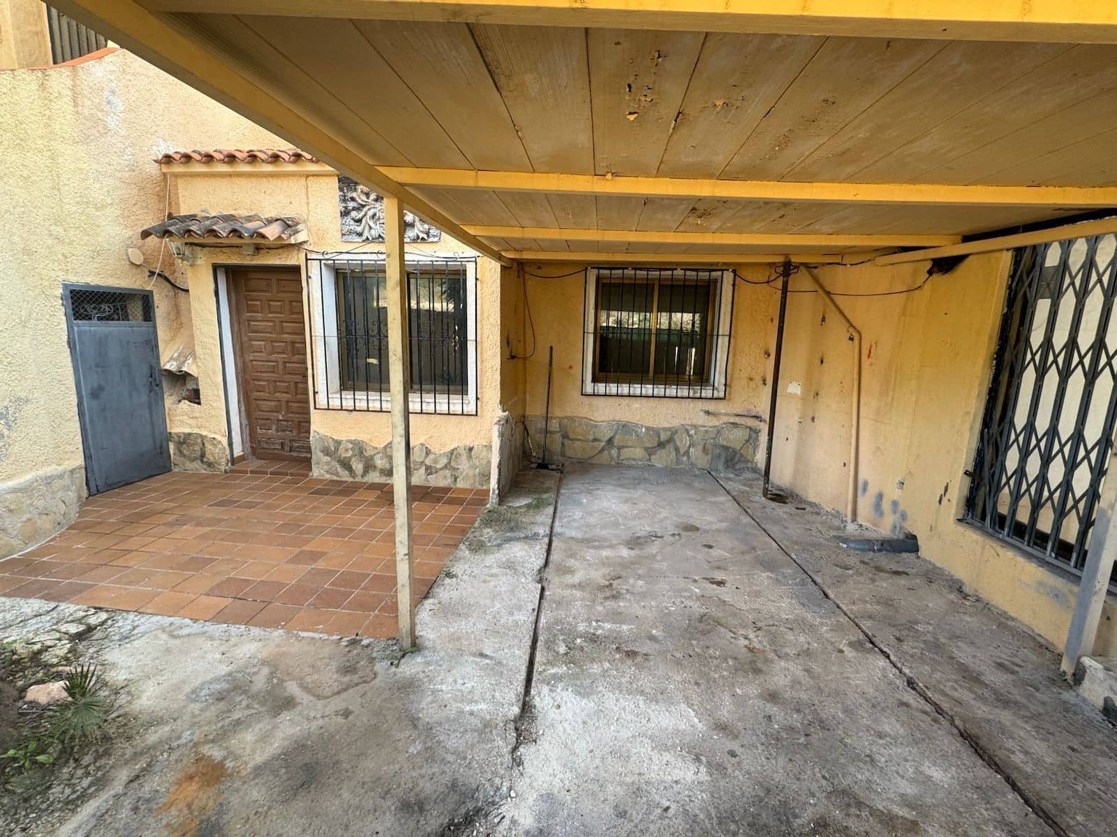 6 bedroom Villa for sale in Calpe / Calp with pool garage - € 450,000 (Ref: 8985408)