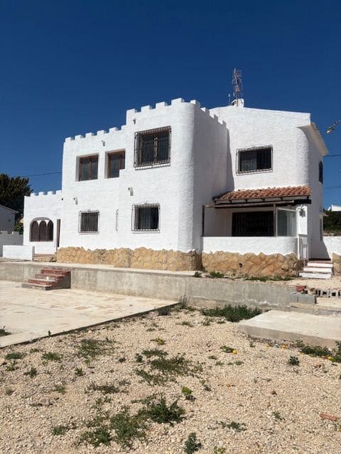 6 soverom Villa til salgs i Calpe / Calp med svømmebasseng garasje - € 450 000 (Ref: 8985408)