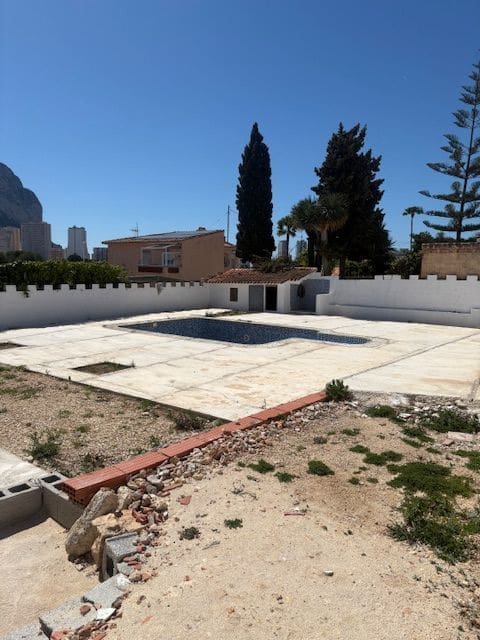 6 soverom Villa til salgs i Calpe / Calp med svømmebasseng garasje - € 450 000 (Ref: 8985408)