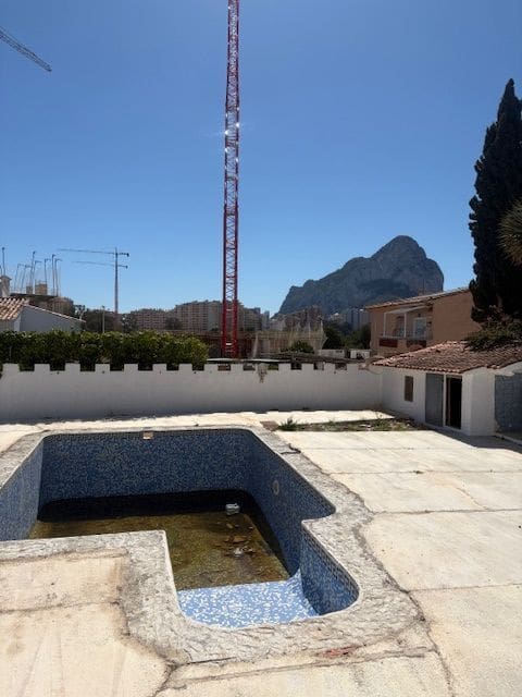 6 soverom Villa til salgs i Calpe / Calp med svømmebasseng garasje - € 450 000 (Ref: 8985408)