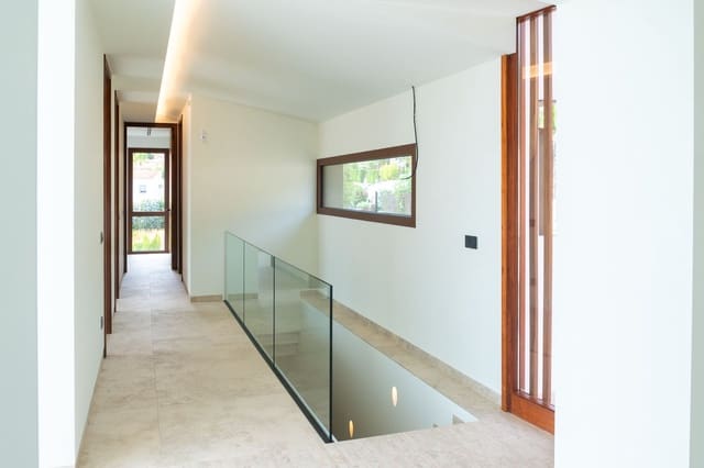 4 bedroom Villa for sale in Calpe / Calp with pool garage - € 1,370,000 (Ref: 9129447)