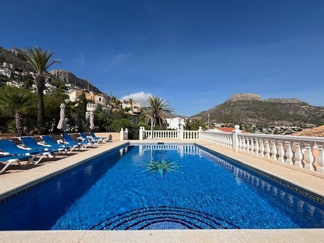 4 makuuhuone Huvila myytävänä paikassa Calpe / Calp mukana uima-altaan 
autotalli - 840 000 € (Ref: 9308197)