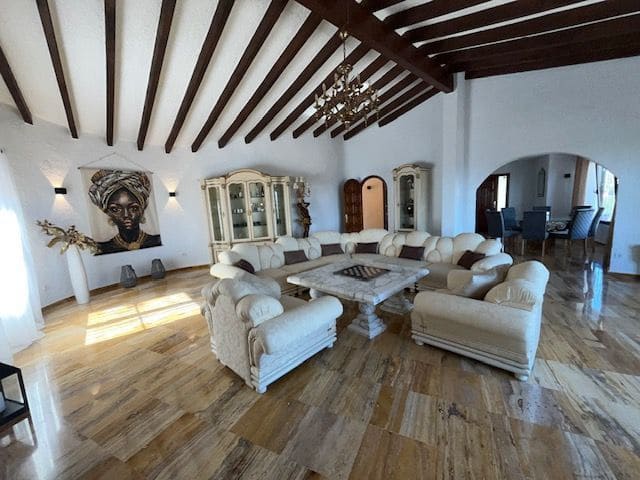 4 makuuhuone Huvila myytävänä paikassa Calpe / Calp mukana uima-altaan 
autotalli - 840 000 € (Ref: 9308197)