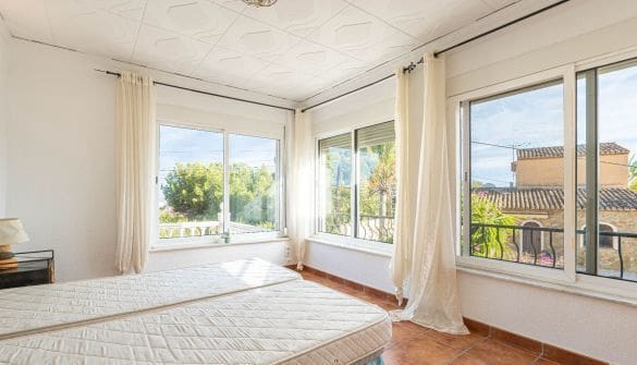 7 makuuhuone Huvila myytävänä paikassa Calpe / Calp mukana uima-altaan 
autotalli - 690 000 € (Ref: 9358831)