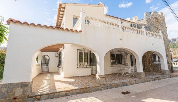 7 makuuhuone Huvila myytävänä paikassa Calpe / Calp mukana uima-altaan 
autotalli - 690 000 € (Ref: 9358831)