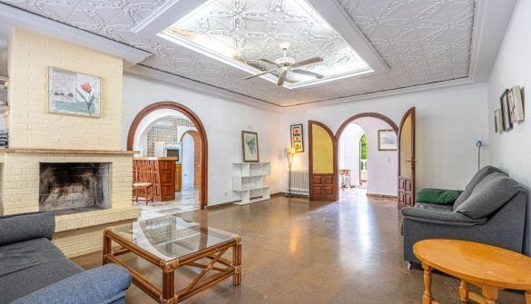 7 makuuhuone Huvila myytävänä paikassa Calpe / Calp mukana uima-altaan 
autotalli - 690 000 € (Ref: 9358831)