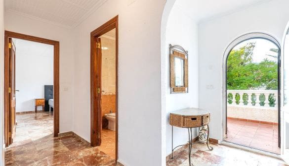 7 makuuhuone Huvila myytävänä paikassa Calpe / Calp mukana uima-altaan 
autotalli - 690 000 € (Ref: 9358831)