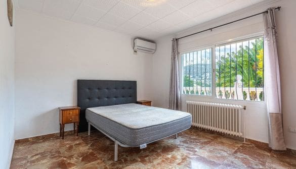 7 makuuhuone Huvila myytävänä paikassa Calpe / Calp mukana uima-altaan 
autotalli - 690 000 € (Ref: 9358831)