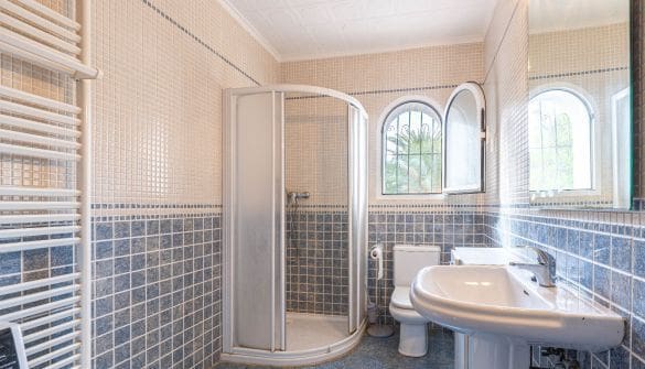 7 makuuhuone Huvila myytävänä paikassa Calpe / Calp mukana uima-altaan 
autotalli - 690 000 € (Ref: 9358831)