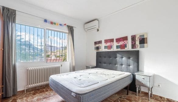 7 makuuhuone Huvila myytävänä paikassa Calpe / Calp mukana uima-altaan 
autotalli - 690 000 € (Ref: 9358831)