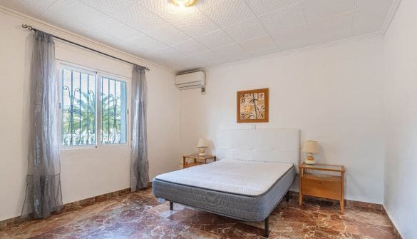 7 makuuhuone Huvila myytävänä paikassa Calpe / Calp mukana uima-altaan 
autotalli - 690 000 € (Ref: 9358831)