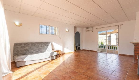 7 makuuhuone Huvila myytävänä paikassa Calpe / Calp mukana uima-altaan 
autotalli - 690 000 € (Ref: 9358831)