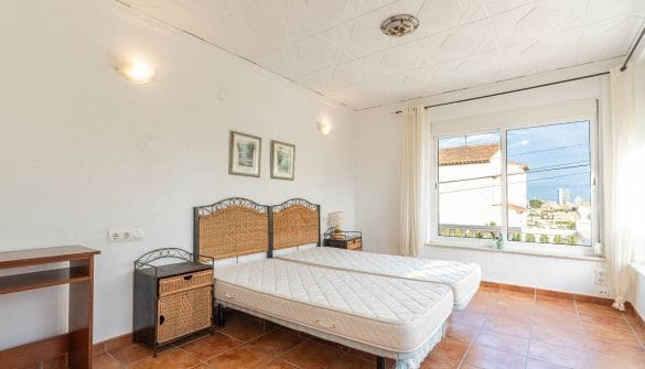 7 makuuhuone Huvila myytävänä paikassa Calpe / Calp mukana uima-altaan 
autotalli - 690 000 € (Ref: 9358831)