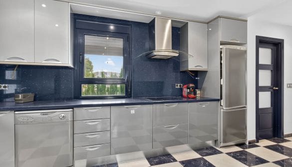 1 chambre Villa/Maison à vendre à Calpe / Calp avec garage - 690 000 € (Ref: 9358832)