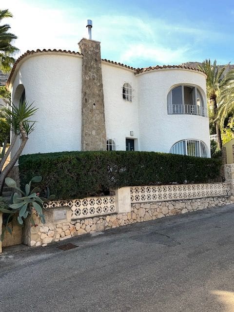 4 chambre Villa/Maison à vendre à Calpe / Calp avec garage - 590 000 € (Ref: 9385075)