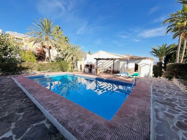 4 soverom Villa til salgs i Maryvilla, Calpe / Calp med svømmebasseng garasje - € 590 000 (Ref: 9385075)