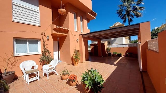 4 soveværelse Villa til salg i Gargasindi, Calpe / Calp med swimmingpool garage - € 499.000 (Ref: 9974586)
