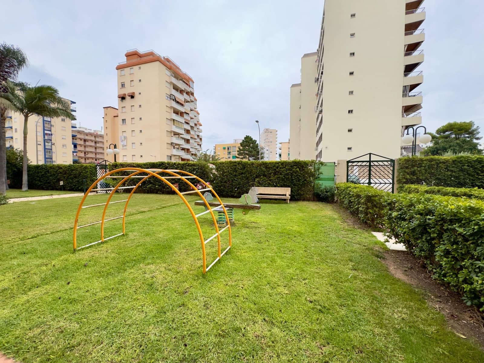 Apartamento de 3 habitaciones en Gandia en alquiler con piscina garaje - 850 € (Ref: 10047301)