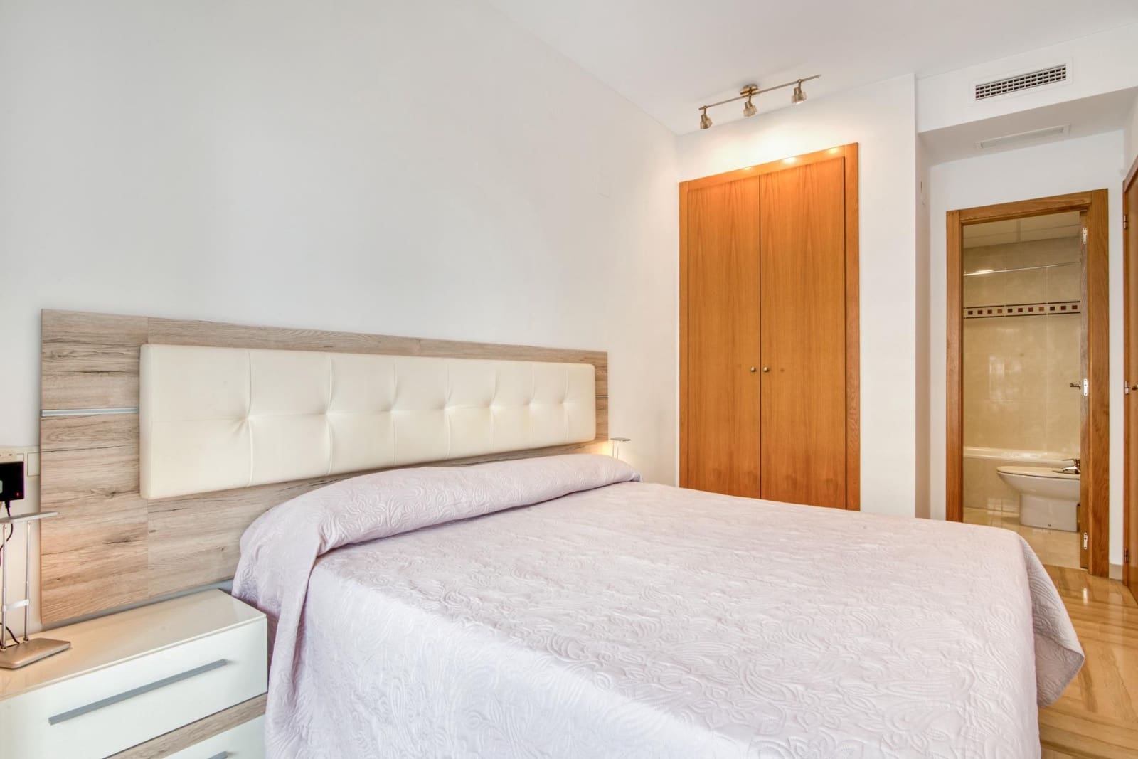 3 quarto Apartamento para arrendar em Gandia com piscina - 3 300 € (Ref: 6390696)