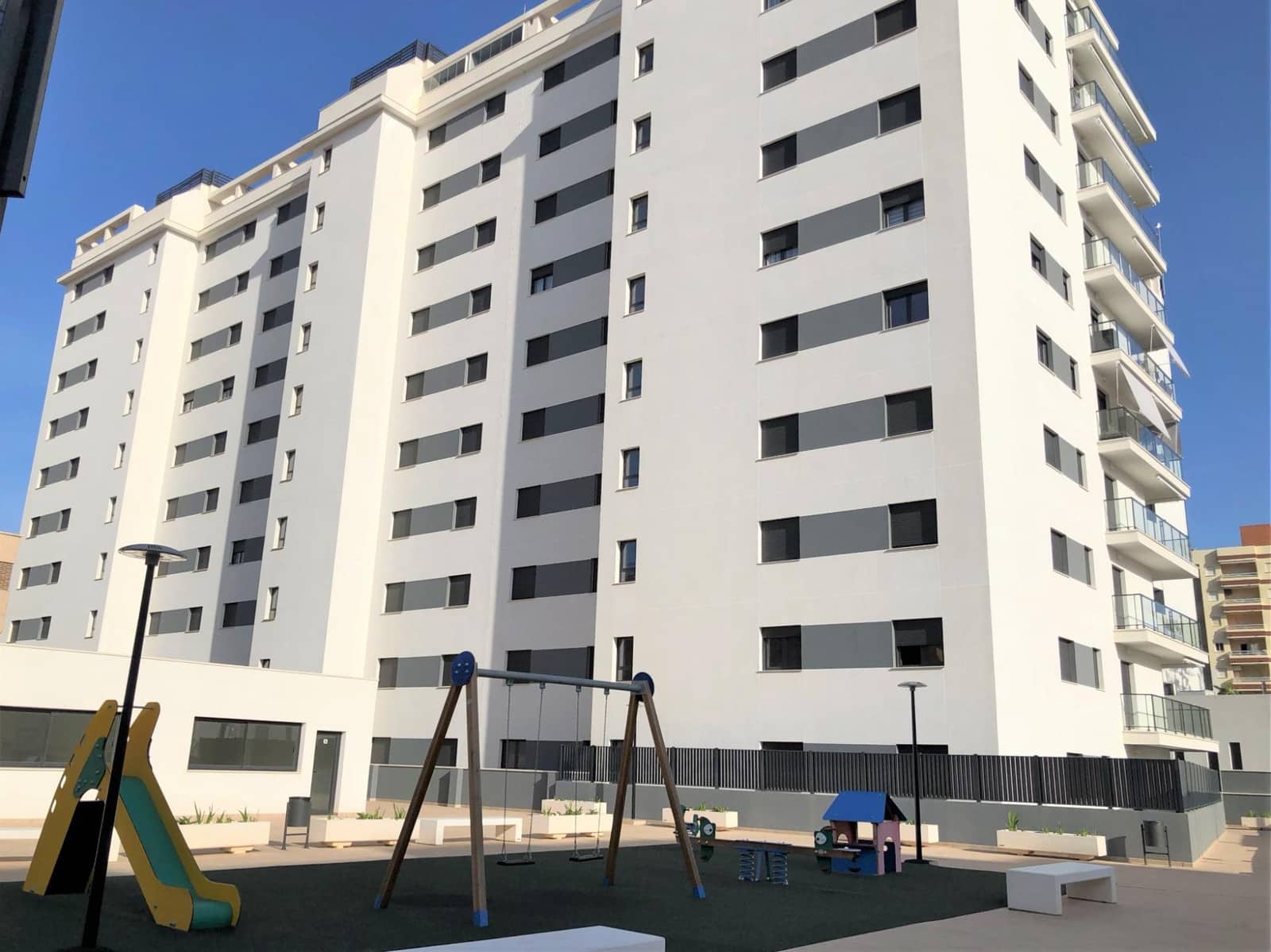 Apartamento de 2 habitaciones en Gandia en alquiler con piscina garaje - 4.200 € (Ref: 8680942)