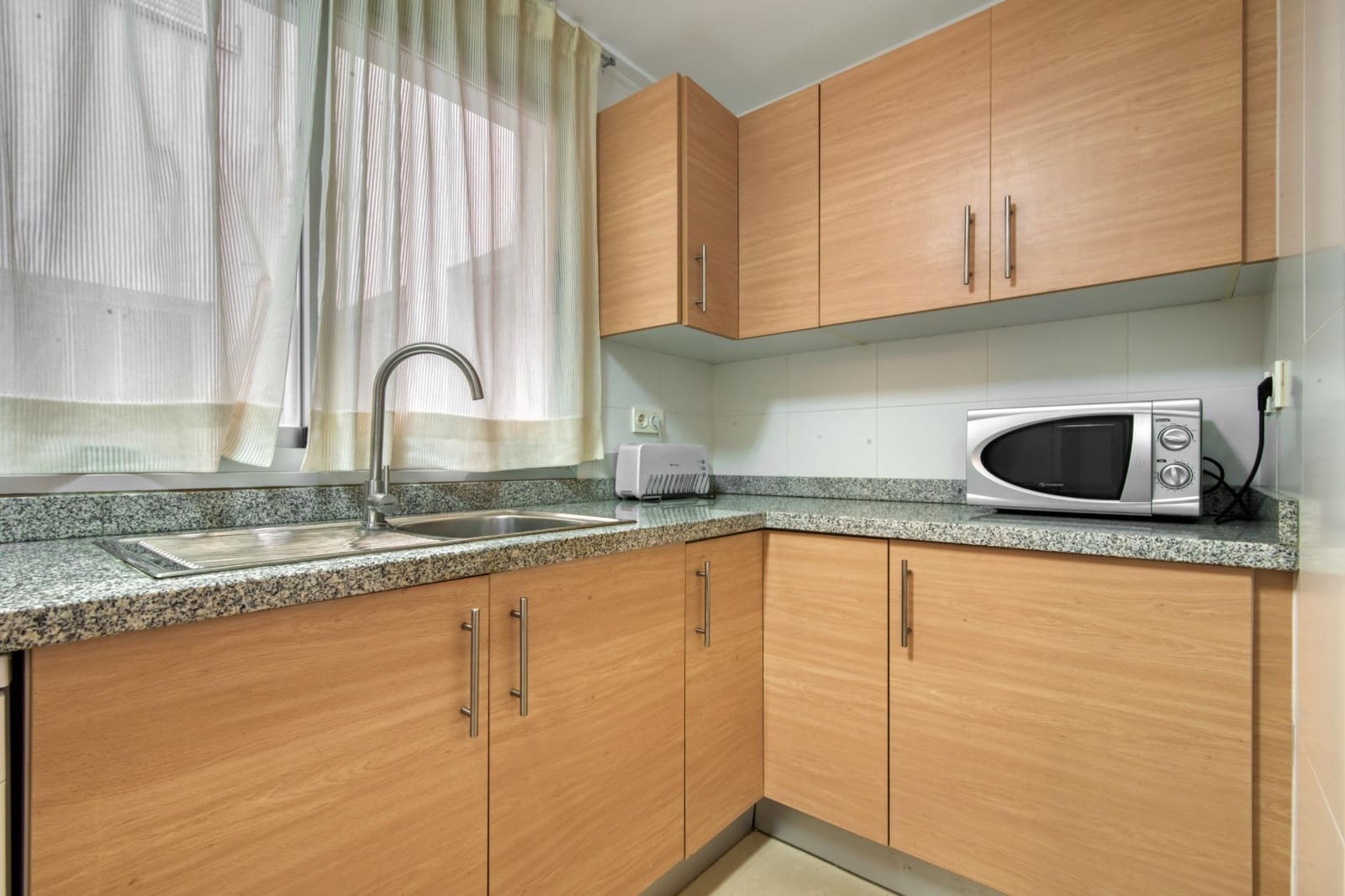 Piso de 3 habitaciones en Gandia en alquiler con piscina - 2.800 € (Ref: 8680947)