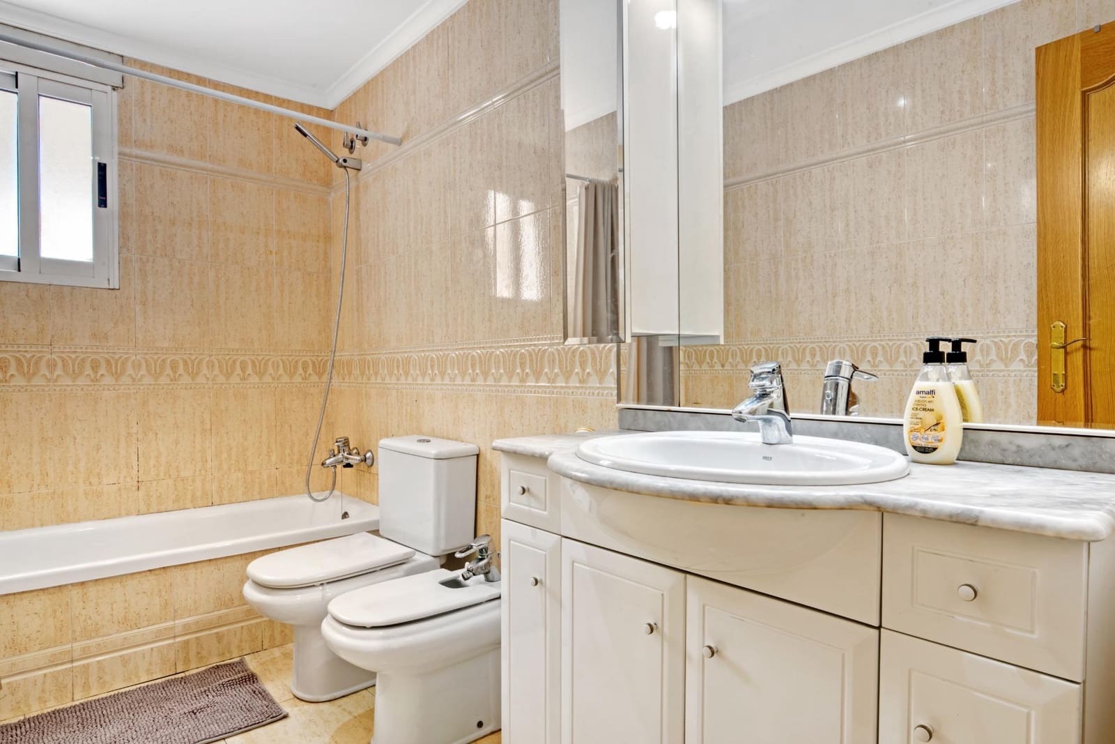 Piso de 4 habitaciones en Gandia en alquiler con piscina - 3.200 € (Ref: 8680948)