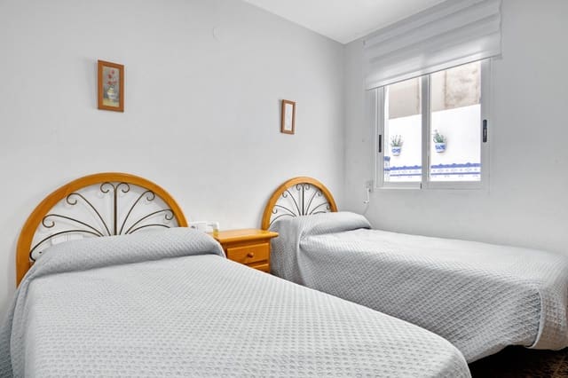 Piso de 4 habitaciones en Gandia en alquiler con piscina - 3.200 € (Ref: 8680948)