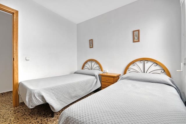 Piso de 4 habitaciones en Gandia en alquiler con piscina - 3.200 € (Ref: 8680948)