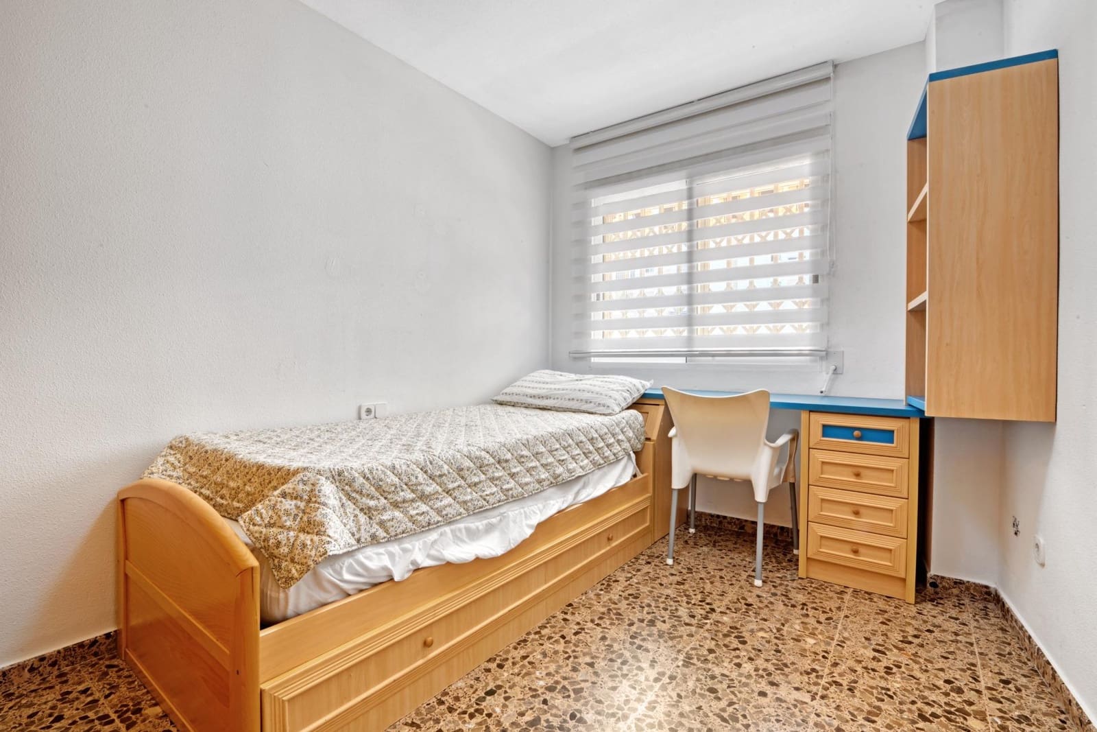 Piso de 4 habitaciones en Gandia en alquiler con piscina - 3.200 € (Ref: 8680948)