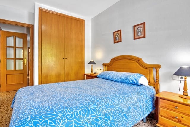 Piso de 4 habitaciones en Gandia en alquiler con piscina - 3.200 € (Ref: 8680948)