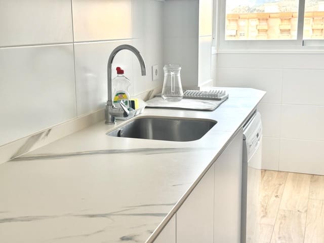 Apartamento de 3 habitaciones en Gandia en alquiler con piscina garaje - 4.400 € (Ref: 8680950)